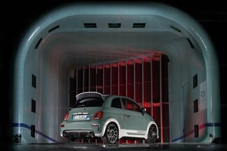 «Εκρηκτικό» το επετειακό Abarth 695 70° Anniversario