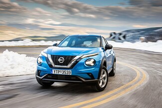 Οδηγούμε το νέο Nissan Juke με φόντο τον χιονισμένο Παρνασσό