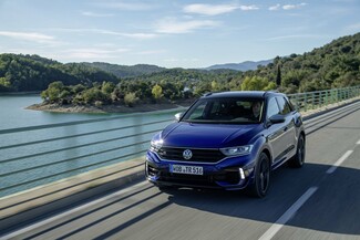 Το νέο Volkswagen T-Roc R εξιτάRει με τις επιδόσεις του