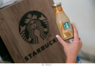 Τα Starbucks Chilled Classics πρωταγωνιστούν σε κάθε λαμπερή, on the go στιγμή της μέρας