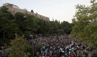Χιλιάδες Αθηναίοι για την Μαντάμα Μπαττερφλάι, χθες στην Διονυσίου Αρεοπαγίτου
