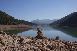 13 φωτογράφοι-εικαστικοί, ένα ξενοδοχείο