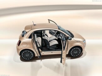 Fiat 500 full electric: Γιόγκα μέσα στην κυκλοφορία