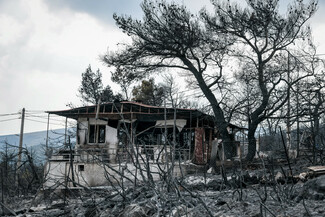 Πέμπτη ημέρα φωτιάς στα Βίλια: Οι φλόγες εξαπλώνονται ανεξέλεγκτα νοτίως του όρους Καντήλι 