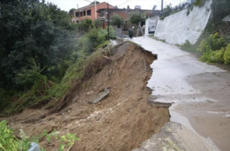 Κέρκυρα: Το νερό «κατάπιε» τα αυτοκίνητα - Τεράστια καταστροφή από την κακοκαιρία «Μπάλλος»