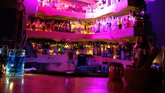 Rook Cocktail Bar: Ένα τροπικό cocktail bar στην καρδιά του χειμώνα στο Κολωνάκι