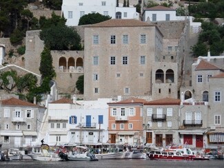 Οι Σειρήνες ήταν γυναίκες πουλιά - Μια έκθεση με τρεις γυναίκες εικαστικούς στην Ύδρα