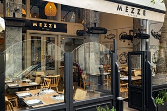 MEZZE Athens: Στην καρδιά της Αθήνας, στην οδό Μητροπόλεως, ξεκινά ένα ταξίδι γεμάτο γεύσεις της στεριάς και της θάλασσας, με πυξίδα την απλότητα, την αρμονία και τη ζεστασιά