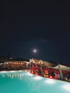 ΚΟΑ beach pool bar