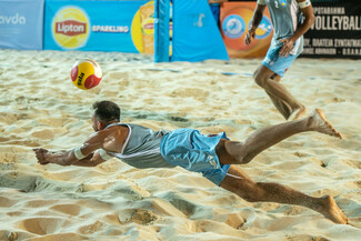 Είδαμε beach volley στο Σύνταγμα παρέα με Lipton Ice Tea Sparkling και παίξαμε το πιο δροσερό interactive game