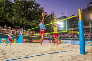 Είδαμε beach volley στο Σύνταγμα παρέα με Lipton Ice Tea Sparkling και παίξαμε το πιο δροσερό interactive game