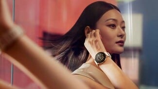 HUAWEI WATCH GT4 μαζί με κόσμημα “Doukissa Nomikou Collection” και πολλές ακόμα Χριστουγεννιάτικες Προσφορές από την Huawei