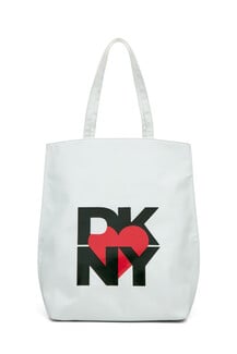 THE HEART OF NY CAPSULE COLLECTION, ΑΠΟ ΤΗ DKNY ΜΕ ΤΗN KAIA GERBER