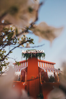 Η Nespresso έχει νέα καλοκαιρινή συλλογή και τη γιόρτασε με ένα λαμπερό πάρτυ στις Κάννες