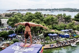 Red Bull Cliff Diving: Αθλητικό υπερθέαμα στη Λίμνη Βουλιαγμένη