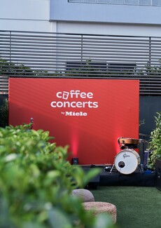 Coffee Concerts by Miele: Η Πέννυ Μπαλτατζή στο δεύτερο καλοκαιρινό unplugged live του flagship store