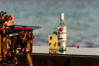 Bacardi x Camila Cabello: Είστε έτοιμοι για ένα καλοκαίρι γεμάτο Bacardi vibes;