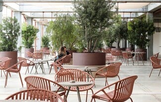 Urban Roof Garden: Στο ολοκαίνουριο spot του The Mall Athens πίνεις καφέ με πανοραμική θέα