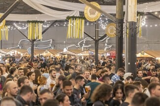 Beer Factory Festival: Η καρδιά της Αθήνας θα “αφρίσει” και θα μυρίσει κριθάρι, μαγιά και λυκίσκο