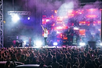 Ολοκληρώθηκε με επιτυχία το Volkswagen Festival για τα 50 χρόνια Golf με ένα iconic live performance του κορυφαίου Έλληνα σταρ Σάκη Ρουβά