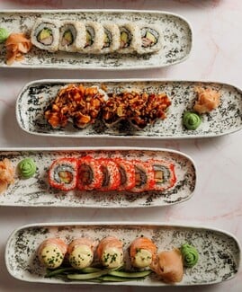 Δέκα χρόνια KOI: Πώς τα Koi Sushi Bars άλλαξαν τη φιλοσοφία του σούσι στην Ελλάδα