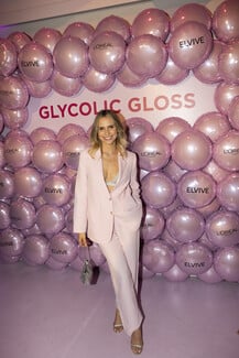 #LorealGlossBoss: Το Elvive παρουσίασε τη viral σειρά Glycolic Gloss σε ένα φαντασμαγορικό event