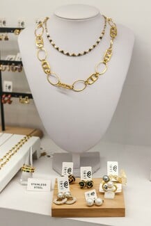 Στο Lavi Jewellery, στο Χαλάνδρι, κάθε κόσμημα είναι κυριολεκτικά μοναδικό 