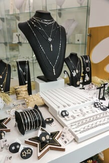 Στο Lavi Jewellery, στο Χαλάνδρι, κάθε κόσμημα είναι κυριολεκτικά μοναδικό 