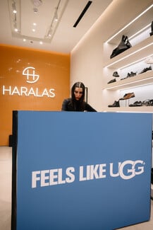 Η UGG παρουσιάζει την συλλογή New Heights στο ολοκαίνουργιο κατάστημα Haralas στο River West 