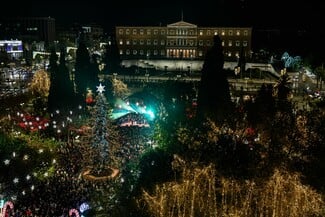 Η μουσική παράσταση του Φοίβου Δεληβοριά είναι ο λόγος που θα αλλάξουμε χρόνο στο Σύνταγμα 