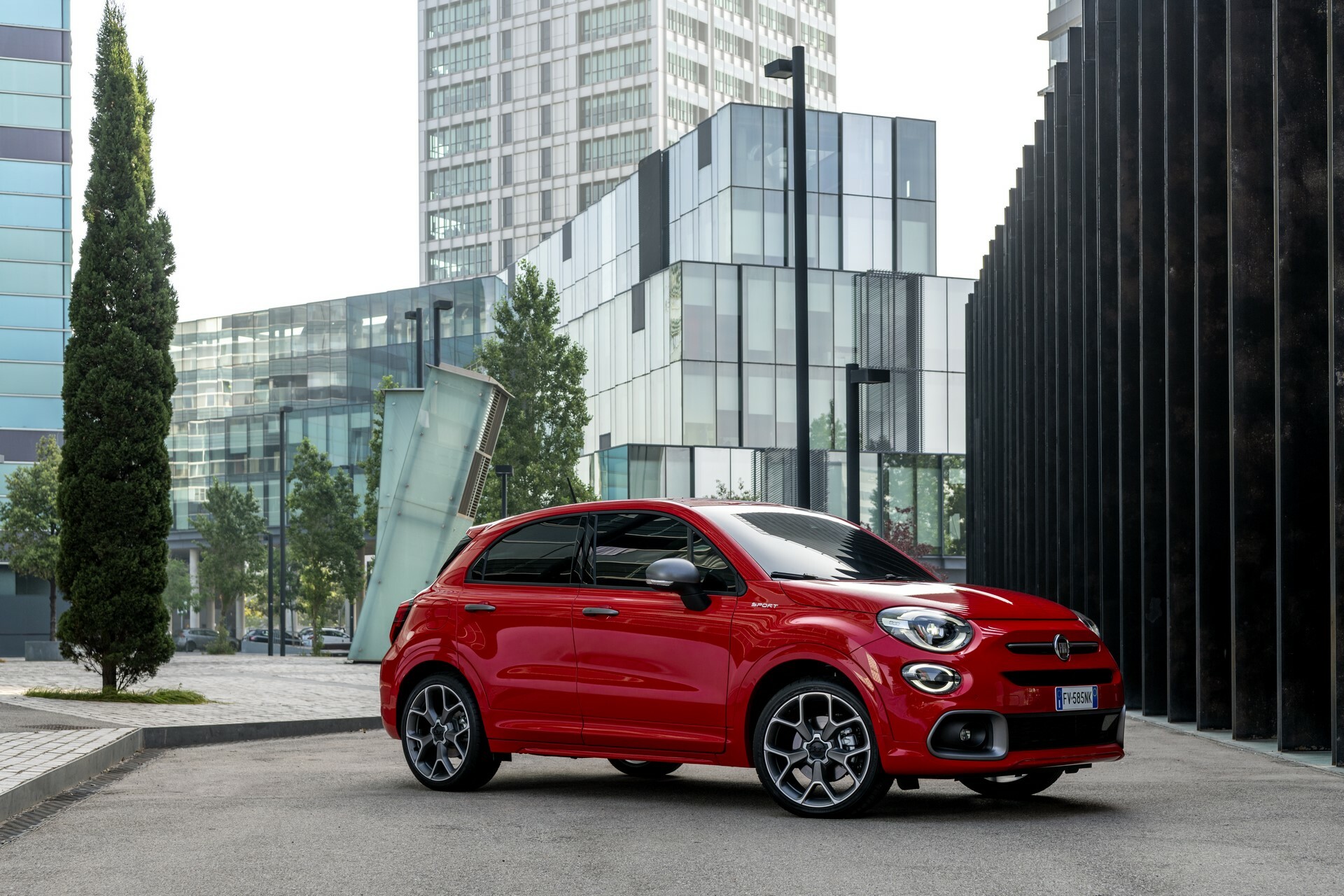 Το Fiat 500X Sport σε προκαλεί να το οδηγήσεις