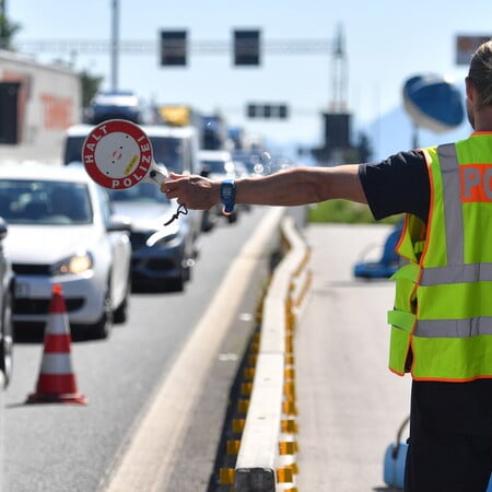 Η Γερμανία κλιμακώνει τους τυχαίους ελέγχους στα σύνορα