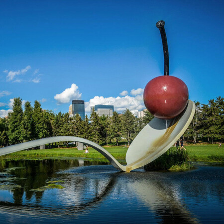 Claes Oldenburg και Coosje van Bruggen: Ο υπερφυσικός κόσμος ενός δυναμικού ντουέτου της τέχνης σε μια μεγάλη έκθεση