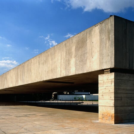 Πέθανε ο αρχιτέκτονας Paulo Mendes da Rocha, αναμορφωτής της πόλης του Σάο Παόλο, πατέρας του βραζιλιάνικου μπρουταλισμού