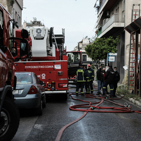 Φωτιά σε μονοκατοικία στο Χαλάνδρι - Εντοπίστηκε άνδρας χωρίς τις αισθήσεις του 