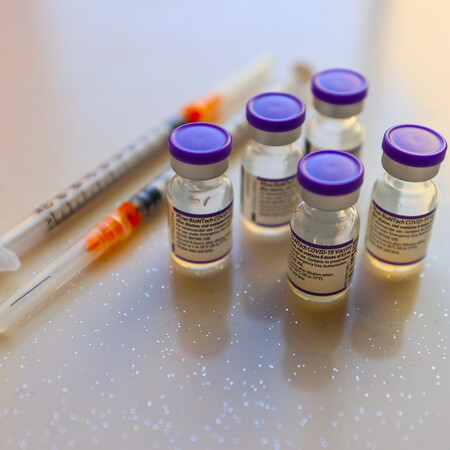 Άλμπερτ Μπουρλά: Τον Μάρτιο ειδικό εμβόλιο για την Όμικρον - Την Άνοιξη το χάπι κατά του κορωνοϊού 