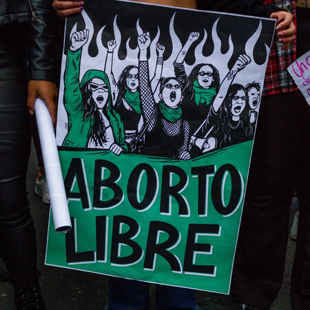 Η Κολομβία αποποινικοποίησε τις αμβλώσεις