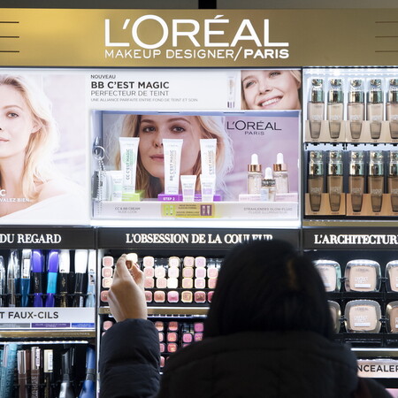 Η L’Oreal κλείνει καταστήματα και ιστότοπους ηλεκτρονικού εμπορίου στη Ρωσία