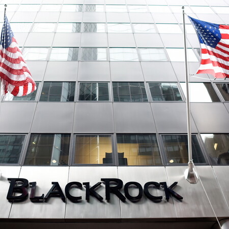 Η BlackRock επιμένει στη σύσταση «μείωσης θέσεων» σε μετοχές και ομόλογα 