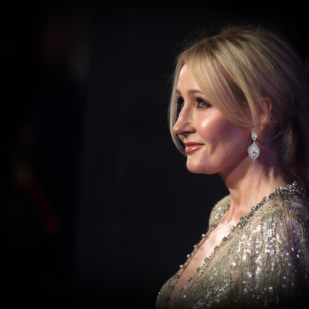 Η JK Rowling εγκαινίασε κέντρο στήριξης θυμάτων βιασμού που εξαιρεί τις τρανς γυναίκες 