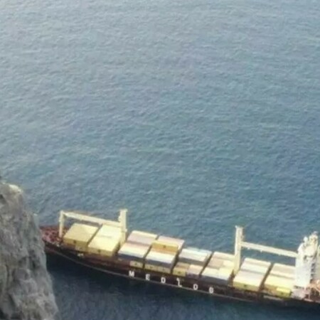 Τήλος: Αποκολλήθηκε το τουρκικό φορτηγό πλοίο που είχε προσαράξει σε βραχώδη περιοχή