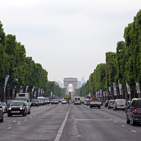 Paris to charge SUV drivers higher parking fees to tackle ‘auto-besity’