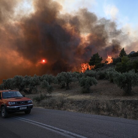 Φωτιά στη Ροδόπη: Οδοιπορικό με φόντο μια πολύ δύσκολη νύχτα 