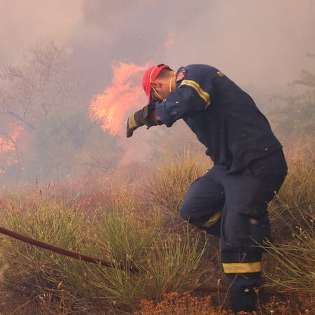 Φωτιά στον Έβρο: Σπάει την άμυνα των αντιπυρικών ζωνών