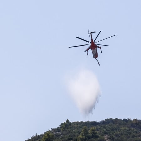 Διακοπή κυκλοφορίας στη λεωφόρο Μαρκοπούλου- Λόγω της φωτιάς