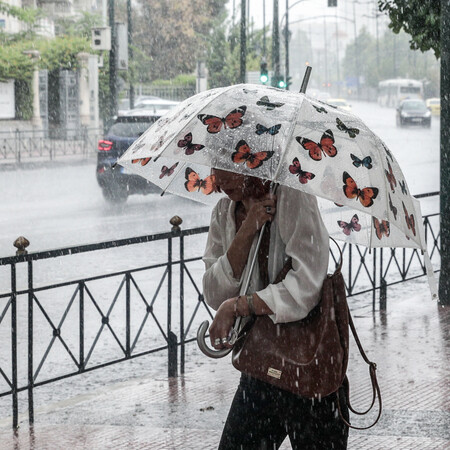 Η κακοκαιρία Elias έφτασε στην Αττική- Ισχυρές καταιγίδες, ανοιχτά τα σχολεία