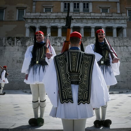 Δημοσκόπηση MRB: Πώς βλέπουν οι πολίτες ακρίβεια, πλημμύρες, Κασσελάκη 