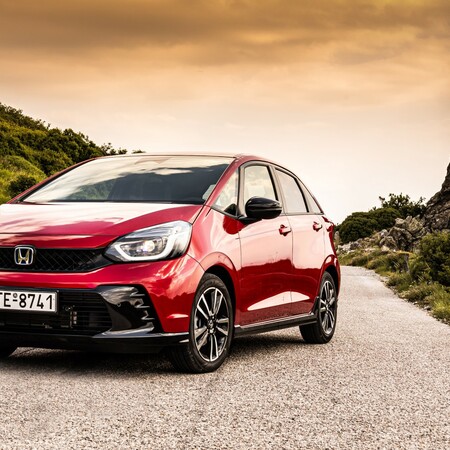 Το νέο Honda Jazz e:HEV σε προκαλεί να το οδηγήσεις