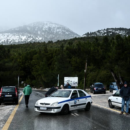 Διακοπή κυκλοφορίας στη λεωφόρο Πάρνηθας λόγω χιονόπτωσης