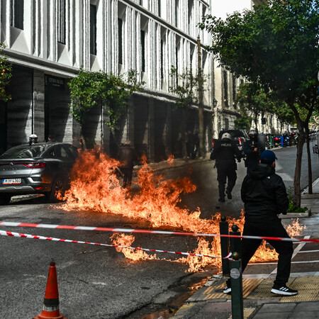 Μολότοφ και χημικά στο πανεκπαιδευτικό συλλαλητήριο- Σε ξενοδοχείο στη Σταδίου